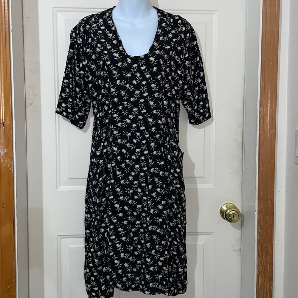 Vintage rayon crepe tea dress, size M, black and cream print. Taryn De Chellis
